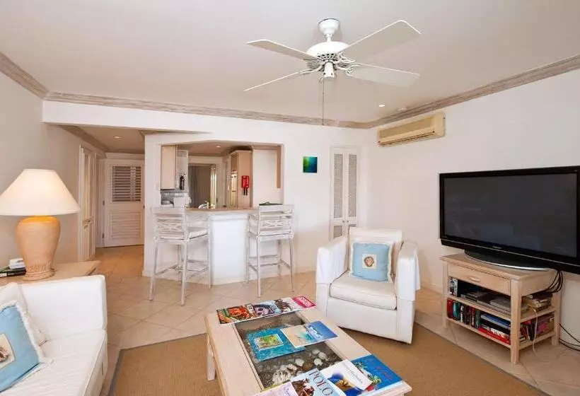 2 Bedroom Apartment with Views, Port St. Charles