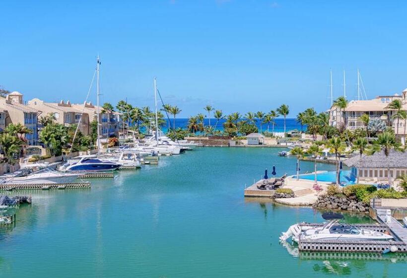 2 Bedroom Apartment with Views, Port St. Charles