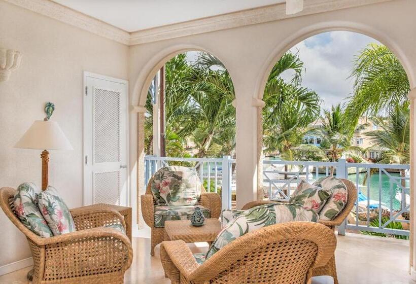 2 Bedroom Apartment with Views, Port St. Charles