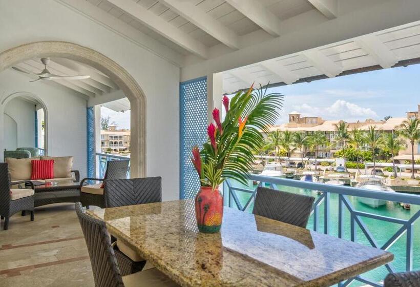 2 Bedroom Apartment with Views, Port St. Charles
