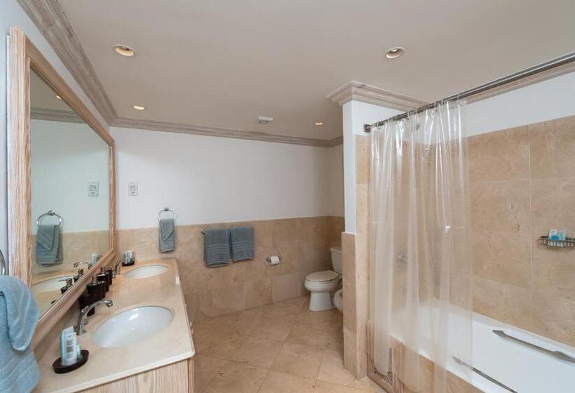 2 Bedroom Apartment with Views, Port St. Charles