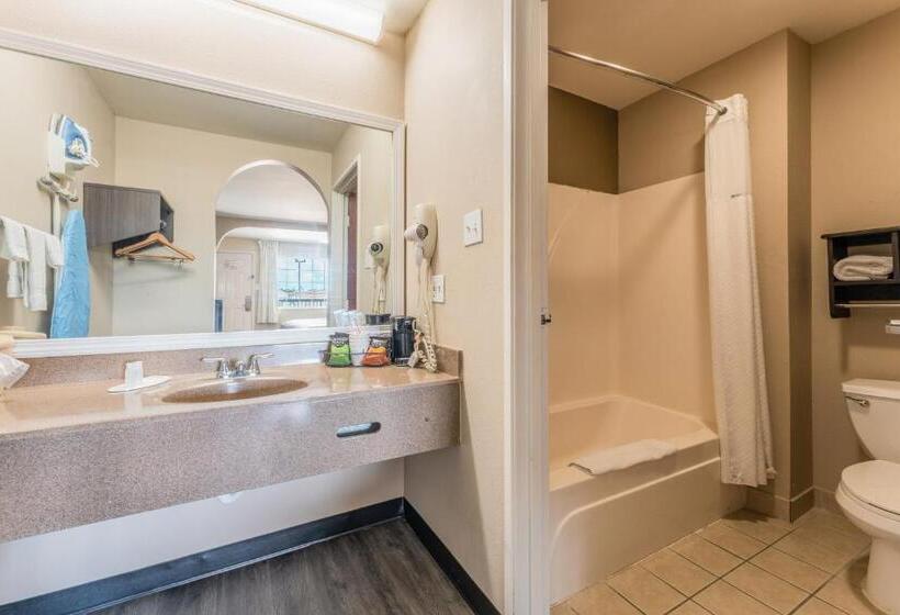 اتاق استاندارد با تخت بزرگ, Super 8 By Wyndham Lake Charles Northeast