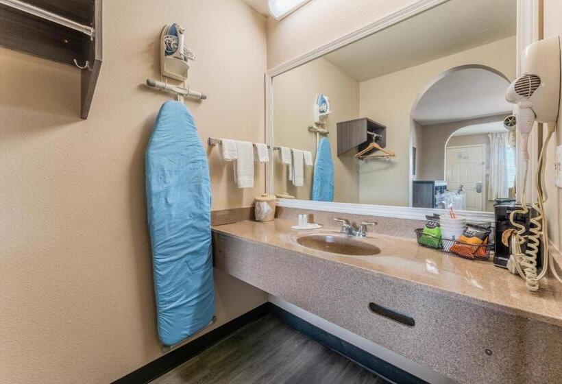 اتاق استاندارد با تخت بزرگ, Super 8 By Wyndham Lake Charles Northeast