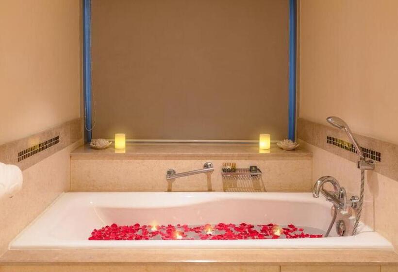 جناح, Taj Wellington Mews