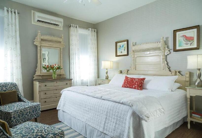 اتاق استاندارد با تخت بزرگ, The Carroll Villa