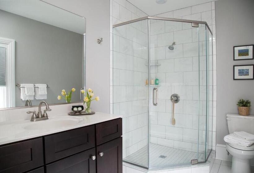 اتاق استاندارد, The Carroll Villa