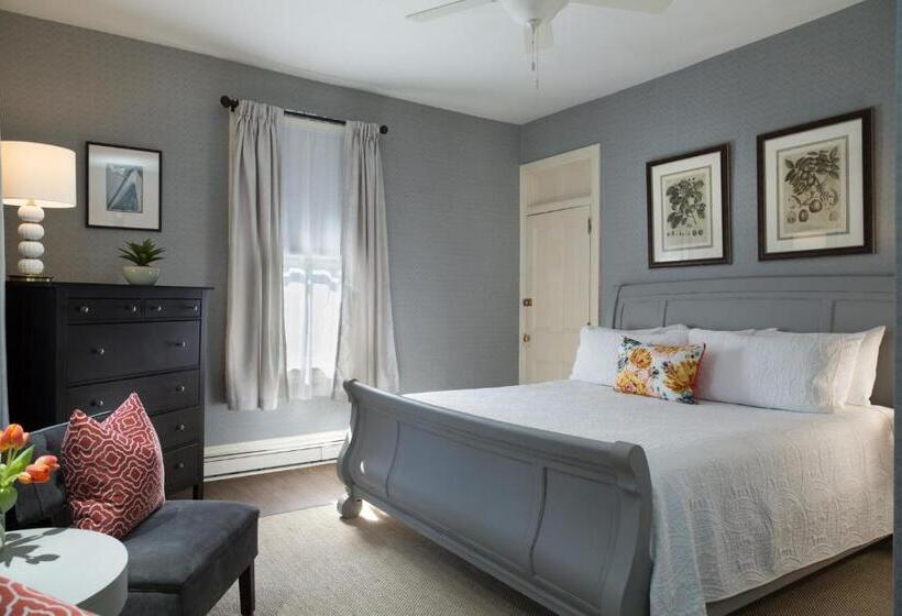 اتاق لوکس با تخت بزرگ, The Carroll Villa