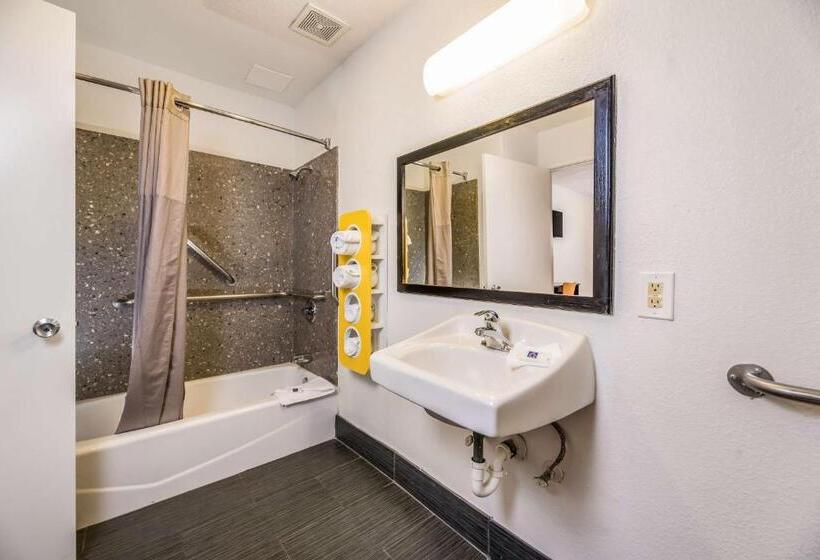 장애인을 위한 스탠다드 룸, Motel 6 Westley, Ca