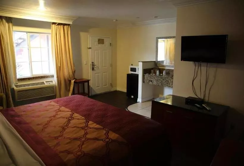 キングサイズベッドのスタンダードルーム, Chateau Inn & Suites