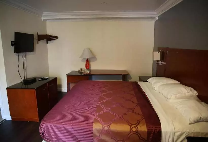 キングサイズベッドのスタンダードルーム, Chateau Inn & Suites