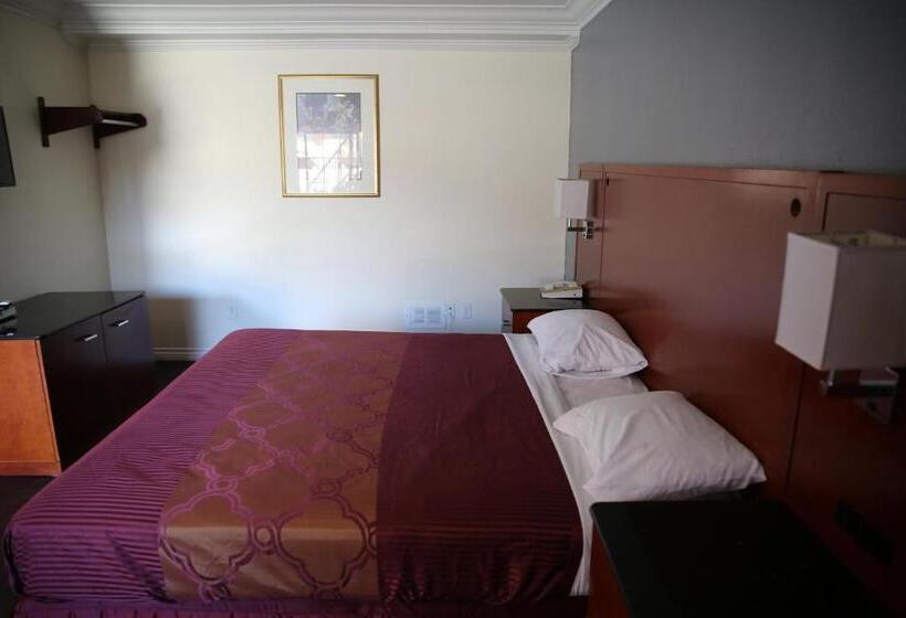 غرفة قياسية سرير كينج, Chateau Inn & Suites