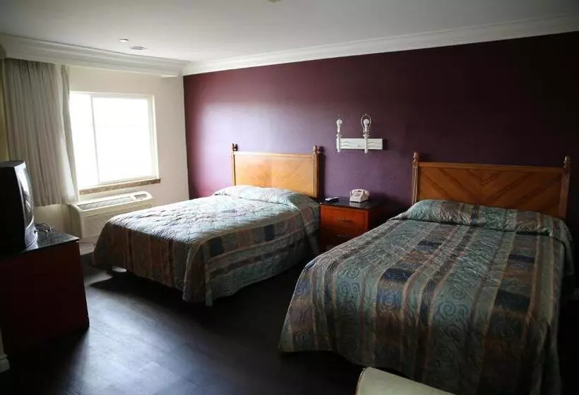 デラックスルーム, Chateau Inn & Suites