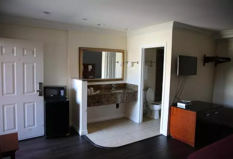デラックスルーム, Chateau Inn & Suites