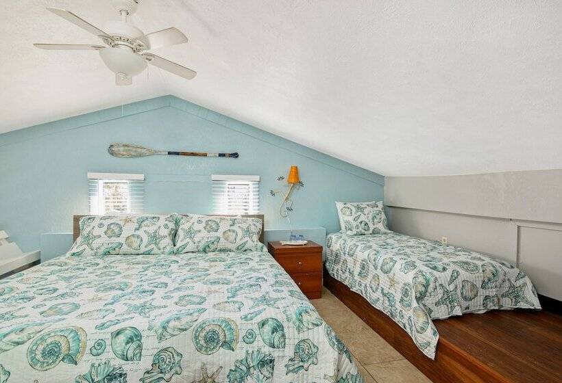 غرفة قياسية, Latitude 26 Waterfront Resort And Marina