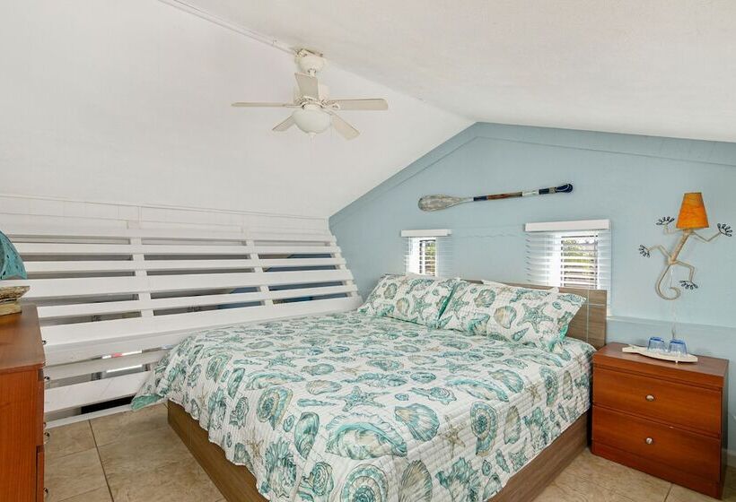 غرفة قياسية, Latitude 26 Waterfront Resort And Marina