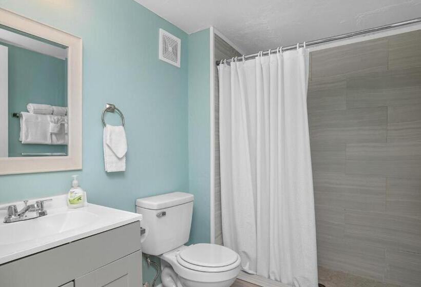 غرفة قياسية, Latitude 26 Waterfront Resort And Marina