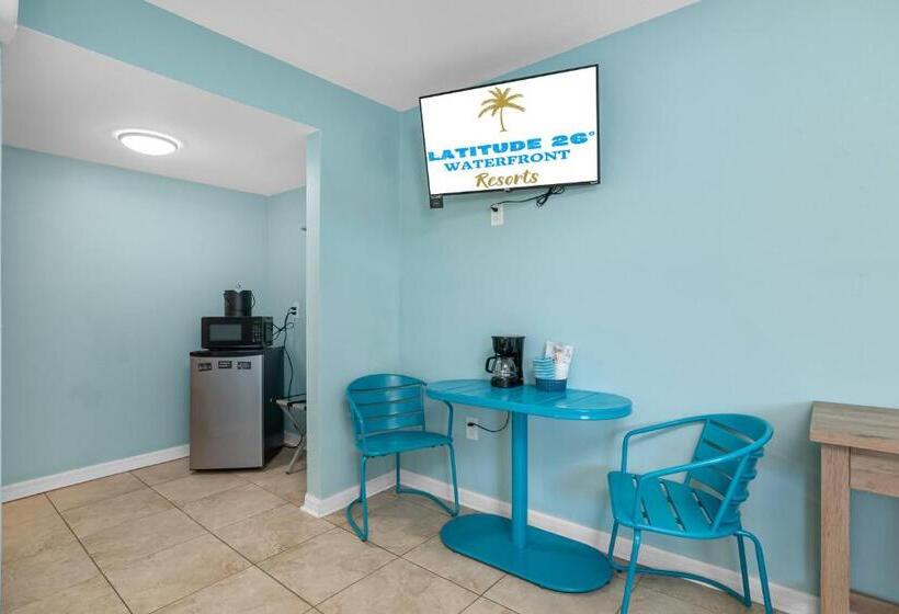 غرفة قياسية سرير كينج, Latitude 26 Waterfront Resort And Marina