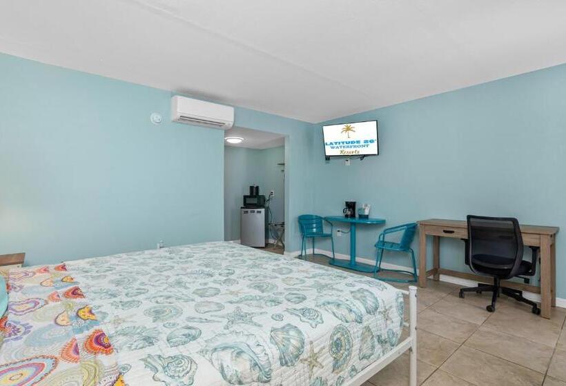 غرفة قياسية سرير كينج, Latitude 26 Waterfront Resort And Marina
