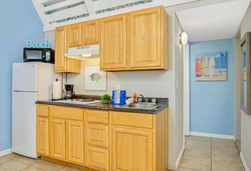 جناح, Latitude 26 Waterfront Resort And Marina