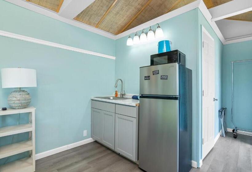 بنجلو قياسى, Latitude 26 Waterfront Resort And Marina