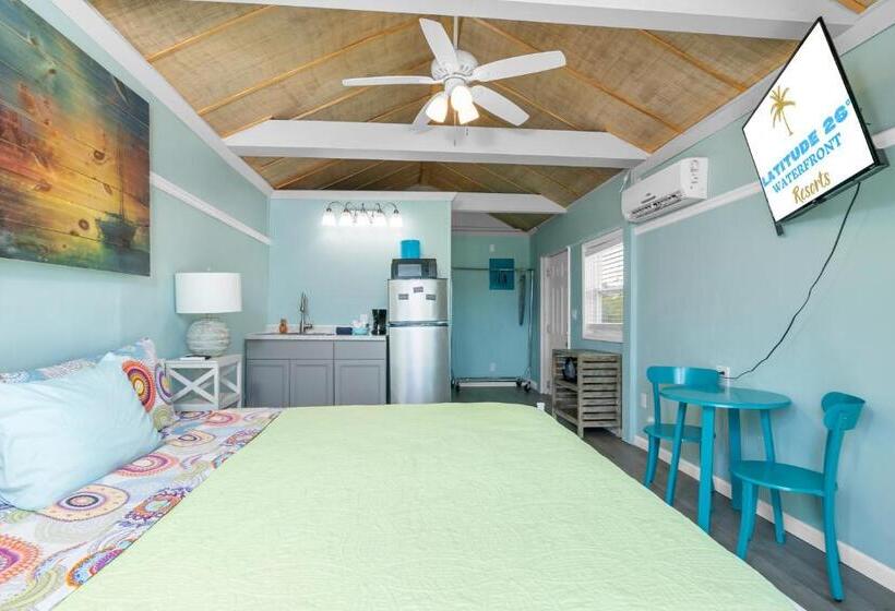 بنجلو قياسى, Latitude 26 Waterfront Resort And Marina