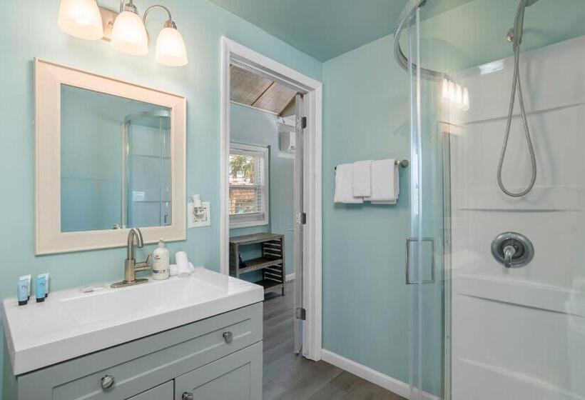 بنجلو قياسى, Latitude 26 Waterfront Resort And Marina