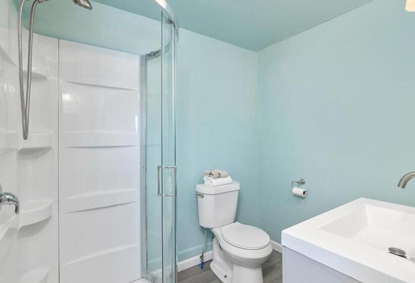 بنجلو قياسى, Latitude 26 Waterfront Resort And Marina