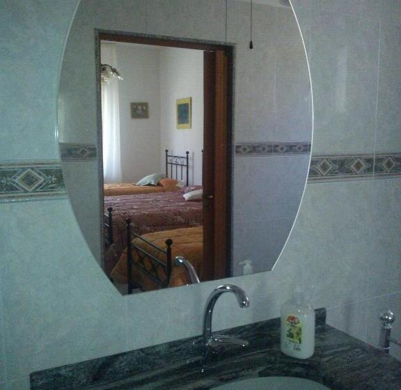 חדר סטנדרט לארבעה, B&b Villa Paradiso