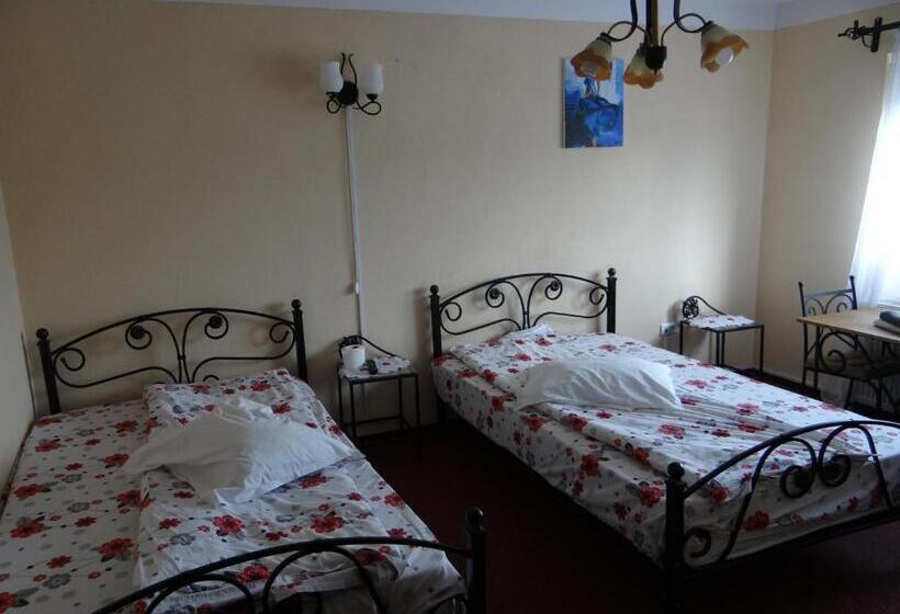 标准三人间, Pensiunea Lacul Albesti