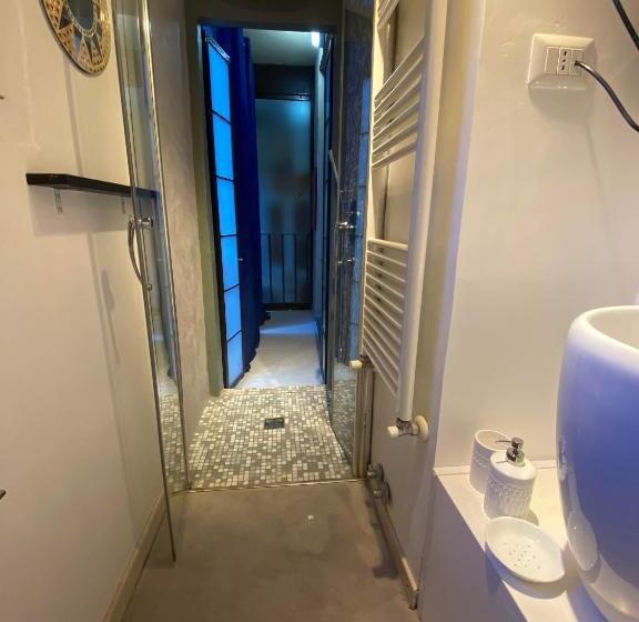 اتاق اکونومی, Trevi Art Suite