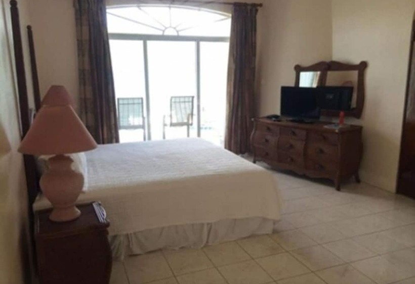 سوئیت با تخت بزرگ, Fort Burt