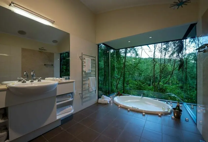 スーペリアーバンガロー, Crystal Creek Rainforest Retreat