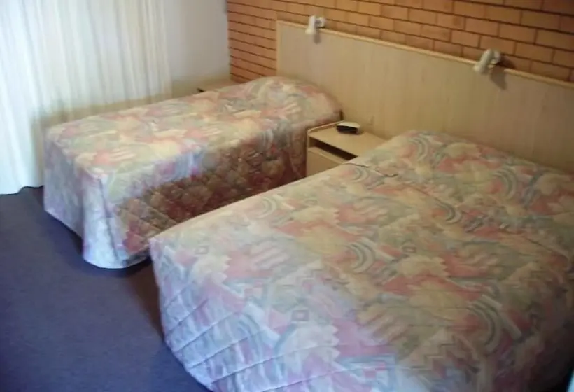 クイーンサイズベッドのスイートルーム, Centabrook Motor Inn