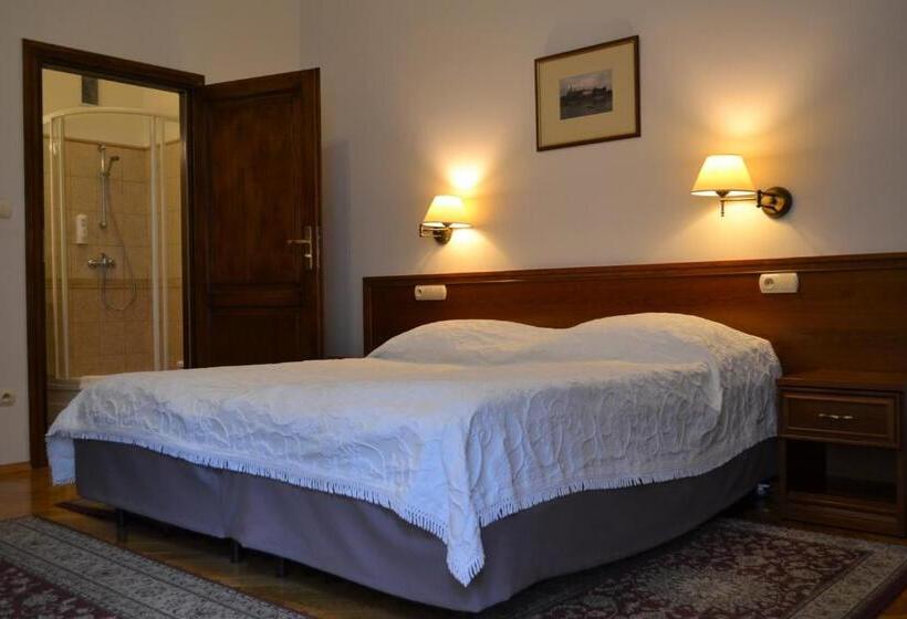 Номер Стандарт, Aparthotel Basztowa