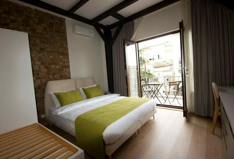 Balkonlu Delüks Oda, Calanthe Residence