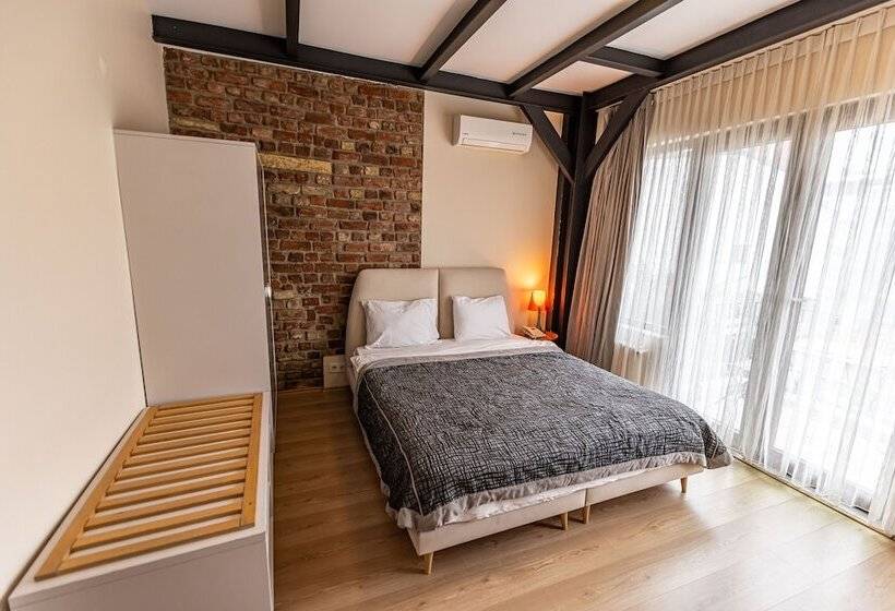 Delüks Oda, Calanthe Residence