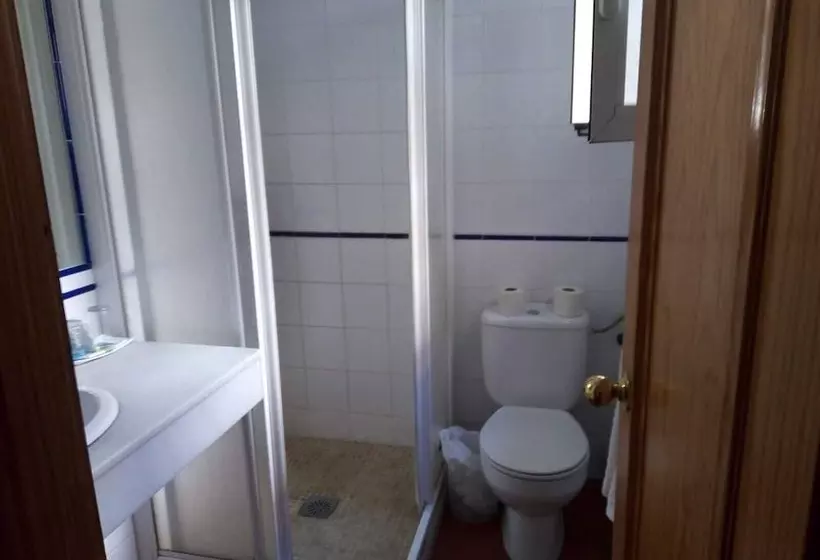 اتاق استاندارد سه نفره, Hostal Alcázar