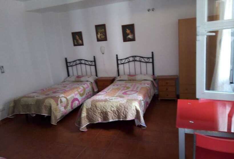 اتاق استاندارد سه نفره, Hostal Alcázar