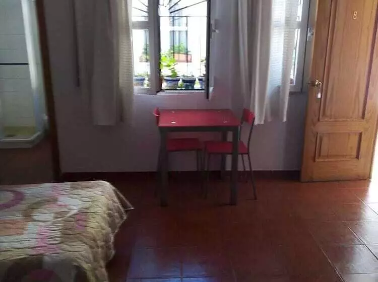 اتاق استاندارد سه نفره, Hostal Alcázar
