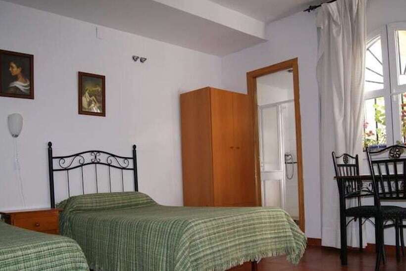 اتاق استاندارد چهار تخته, Hostal Alcázar