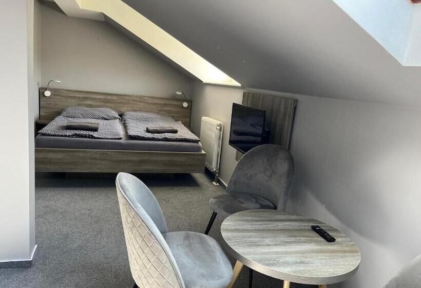 Номер Стандарт Трехместный, Almond