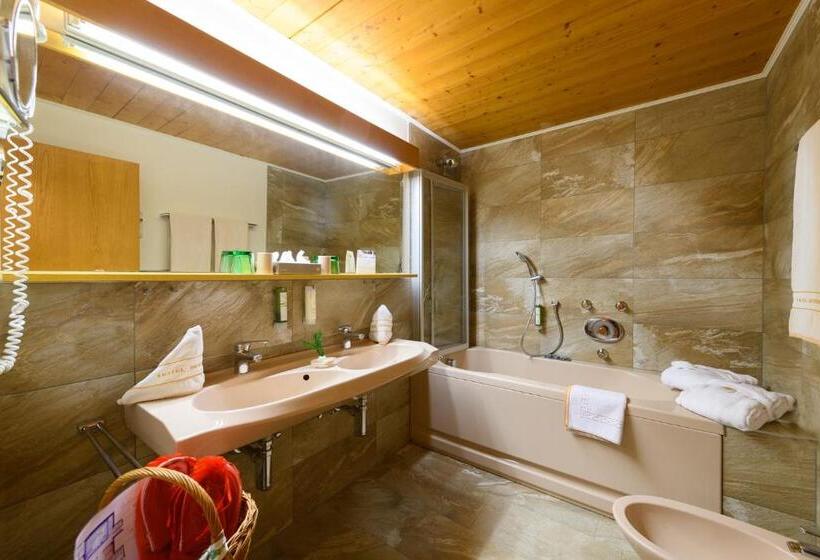 جناح جونيور, Bergheimat