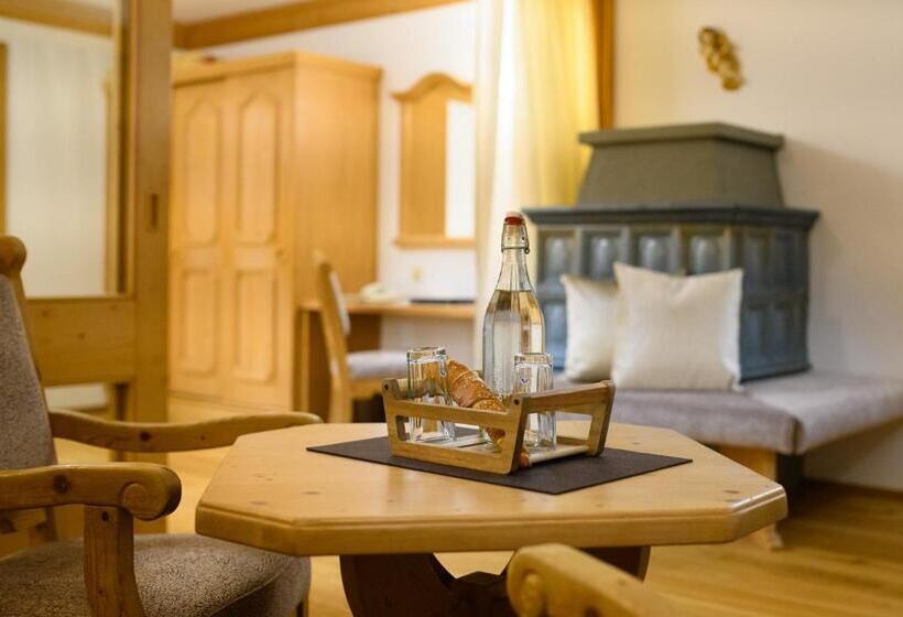 جناح جونيور, Bergheimat