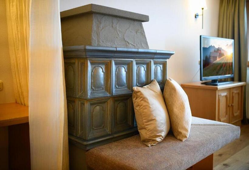 جناح جونيور, Bergheimat