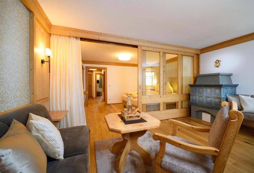 جناح جونيور, Bergheimat