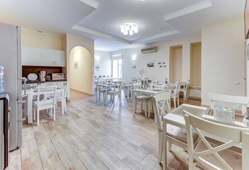 اتاق استاندارد یک نفره, Democrat On Nevskiy 147