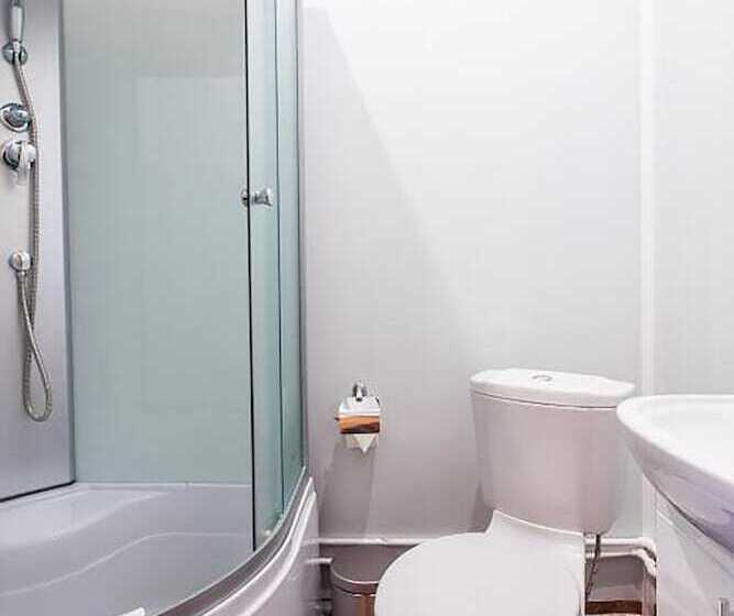 اتاق استاندارد یک نفره, Democrat On Nevskiy 147