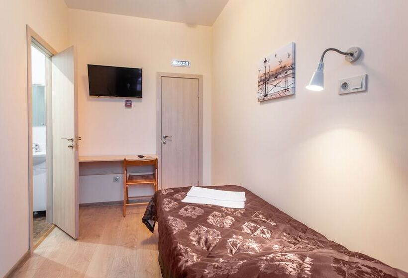 اتاق استاندارد یک نفره, Democrat On Nevskiy 147