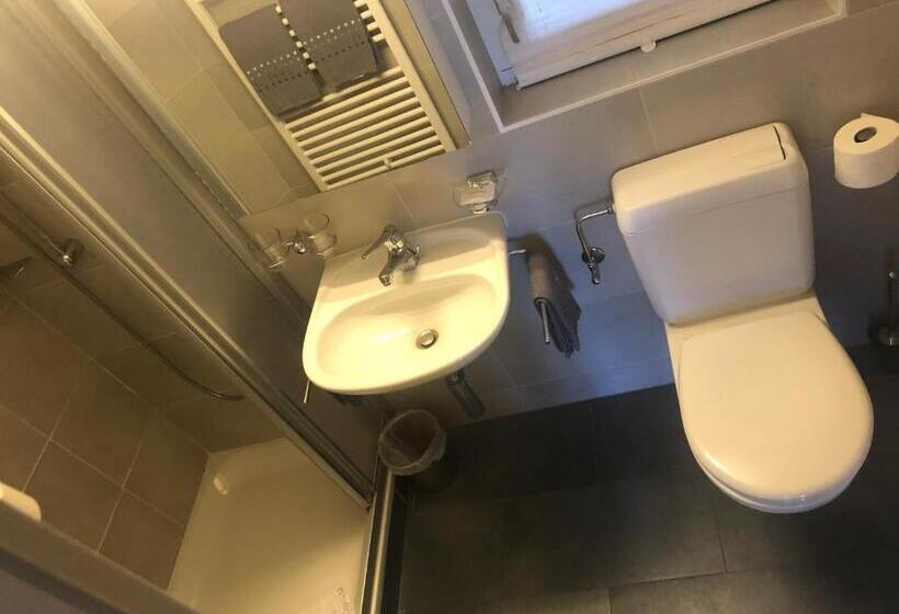 חדר משפחתי, Le Postillion