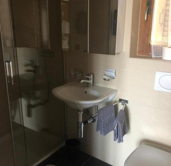 חדר משפחתי, Le Postillion